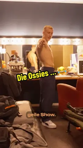 Ossis haben gute Laune!? 😳😂#felixlobrecht #sellout #tour #fyp 