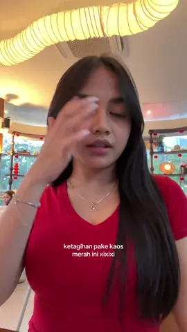 mendingan yg biasa atau yg v neck yaa? #fyp #joybasic #fittedtop #fittedshirt #outfitideas 