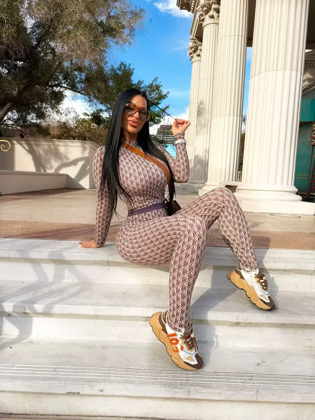 📍 Location: Vegas 