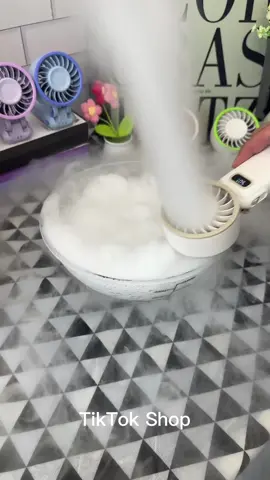 This fan is insane, hot sunmmer you need this awesome fan.#tiktokshop #fan #portablefan #handheldfan 