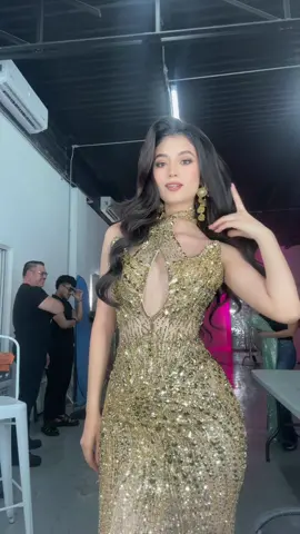 ya por fin puedo subir los videos de este bello look  vayan a ver las fotos a mi insta alexa.huertam🩷🫶🏻 #teenuniverse #reinadebelleza #sesiondefotos #vestido 