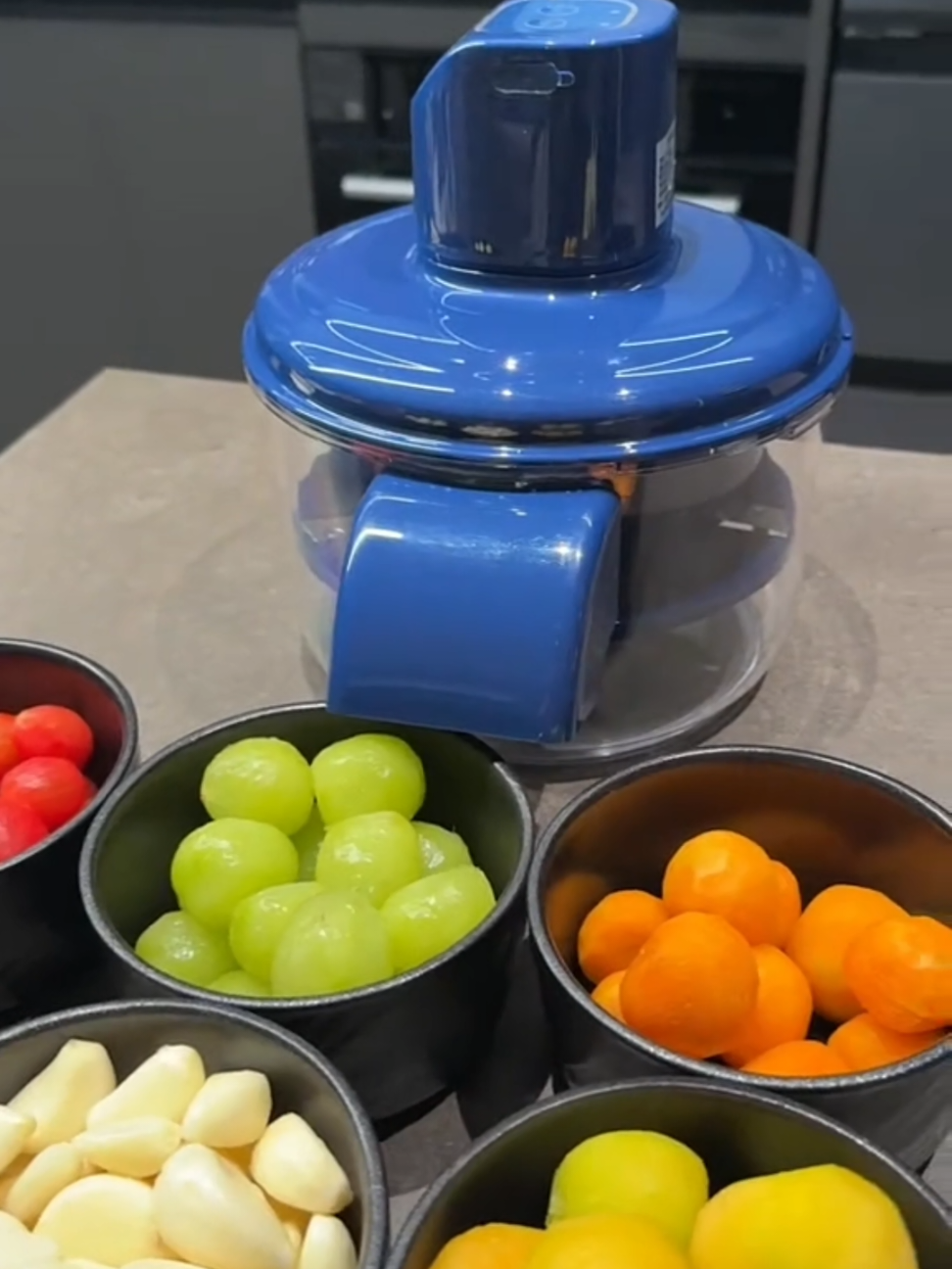 Electric Peeler Machine – One-Touch Automatic Peeler for Garlic & Grapes | Fast, Effortless Peeling for Everyday Kitchen Prep #GrapeHack #KitchenHack #EasyCooking #Satisfying #Viral 