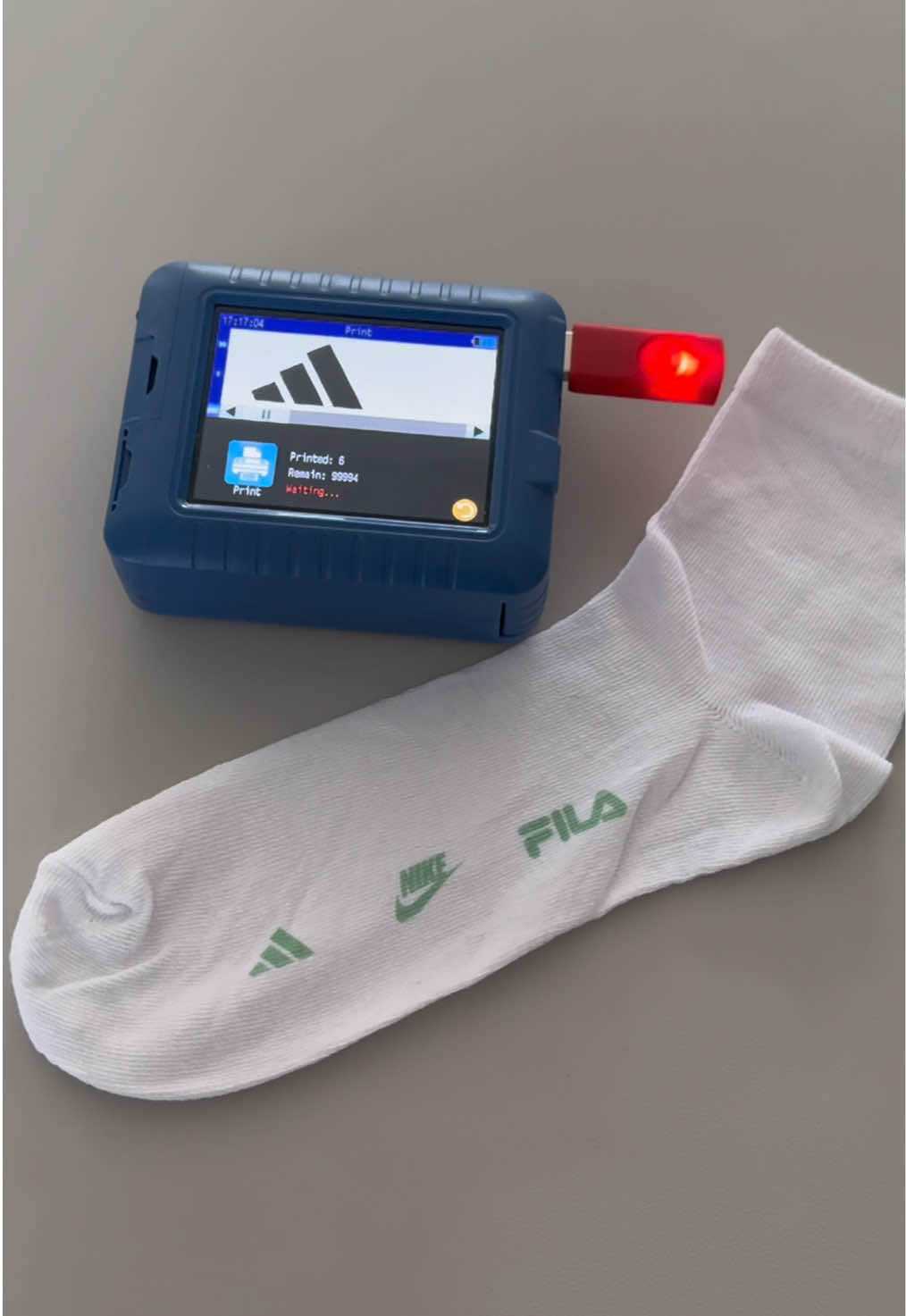Easy Logo Printing on Socks – No Large Machine Needed#portableprinter #inkjetprinter #handheldprinter #miniprinter #DIY 