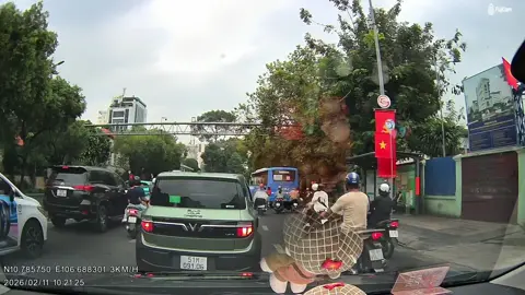 4 Đ/c CSGT phòng Pc08 Hcm hỗ trợ kịp thời thai phụ về Bv Từ Dũ . Quá may mắn . Các ae chạy quá tốt 🤝 Clip từ anh tài xế nha mn ❤️ #fyp #foryou #csgt #goldwing1800 #fypシ゚ 