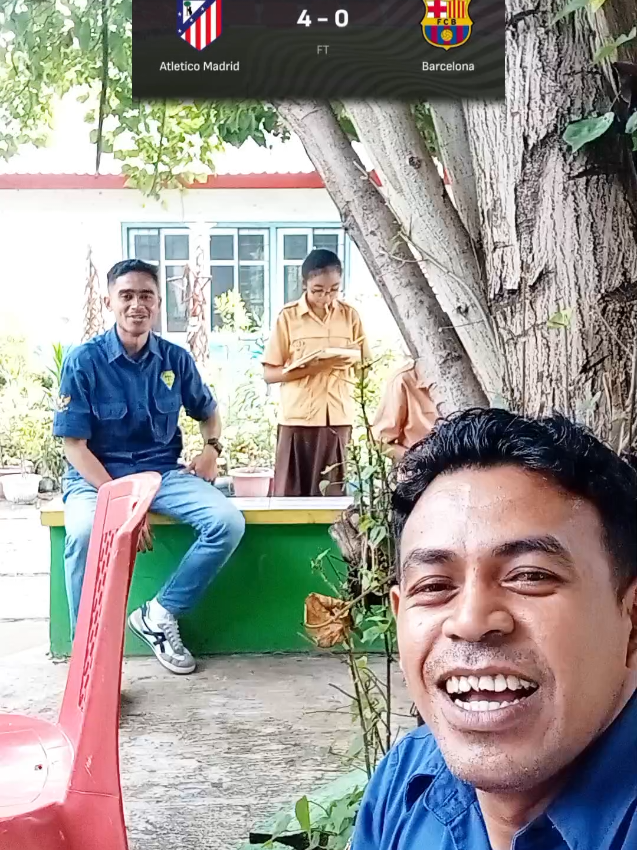 Hari ini sekolah libur...🤣 #halamadrid 