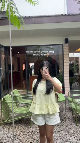 baju aku lucu bgt plis #fyp #spilloutfit #outfitideas #OOTD #butteryellow 