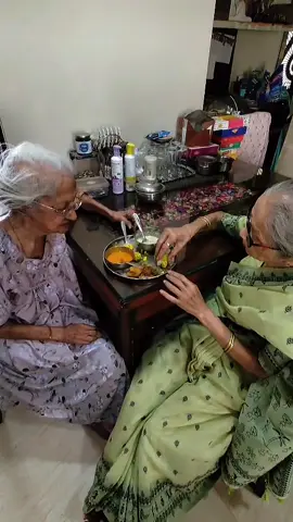 ☘️A 78yrs old  daughter feeding her 102 yrs old Mum☘️