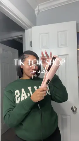 Yall still haven’t tried to steam press your natural hair yet?? Cause it’s TEA!!! Loving the new Steam Sesh Hair Straightener by @wavytalkofficial 🙌🏽🙌🏽  #wavytalk #wavytalkhair #steamstraightener 