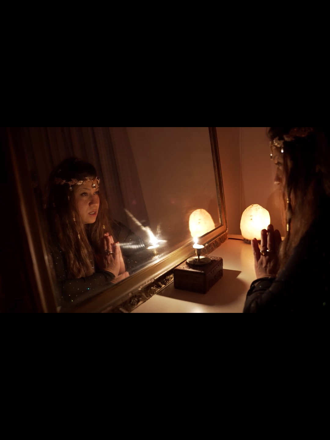 🌫️ Quand les mots deviennent poussière… Chaque fin est un souffle. Chaque image, une mémoire. 🎬 Réalisé par Jabëla 🎞️ Direction & montage : Jamal Jackson Un clip né entre terre et ciel. Bientôt. ⚜️🍀#Jabëla #MusiqueQuebecoise #ArtisteQuebecoise #mystique #Racines #NouvelleMusique #ClipOfficiel #VEVO #IndieArtist #CinemaPoetique #Poussiere #Particules #FYP #PourToi #Quebec