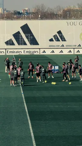 Real Madrid sedang menjalani sesi latihan di valdebebas hari ini sebelum bertemu Getafe lanjutan Laliga Jornada 26 #fyp #realmadrid #madrid #foryou#trending 