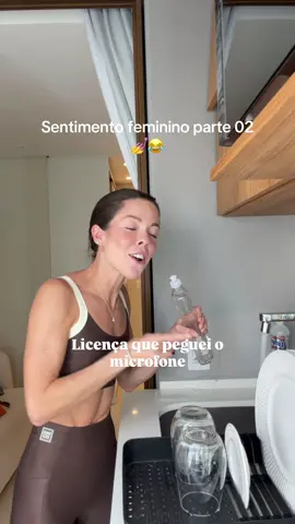 Licença que tô vivendo uma cena de comédia romântica na minha cabeça kkkk 