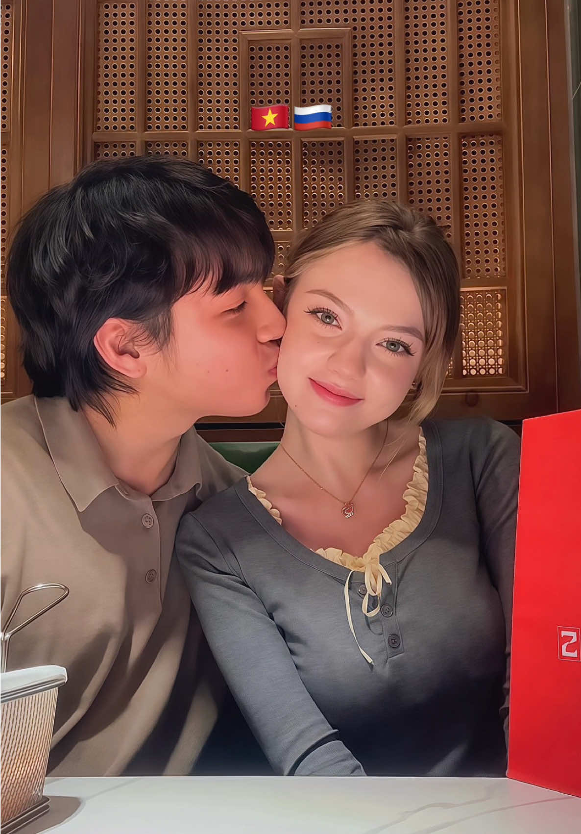 Món quà nhỏ đổi lấy nụ cười to 😜#internationalcouple 🇻🇳🇷🇺 #fyp 