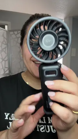 Ventilador pequeño y fuerte. #fan #ventilador #ventiladores #rechargeablefan #turbofan 