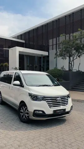 2018 Hyundai H-1 2.5 CRDi Elite Auto 💰 R489 995 or ± R9199 p/m 📍 110 000 km 📘 Full Service History 🚙 Brand New Tyres  ✅ 9 Seater ✅ Xenon Auto Headlights ✅ Daytime Running Lights ✅ Towbar ✅ Cruise Control ✅ Leather Interior ✅ Multi-Function Steering Wheel ✅ Alloy Wheels ✅ Air Conditioning ✅ USB / AUX / Bluetooth ✨ Immaculate Condition Exceptionally clean and well maintained vehicle, fitted with brand new tyres. 🔁 Trade-ins welcome 🏦 Bank finance available / Cash buyers welcome 🚚 Nationwide delivery available 📲 Call / WhatsApp: 084 923 0084 (Refentse) 067 606 9545 (Zanele) 068 359 1725 (Tshepiso) 073 018 5915 (Rory) ☎️ Landline: 010 634 5949 📍 Address: Block A, Cnr. Cedar Road &, Willow Wood Office Park, 3rd St, Broadacres Park, Sandton #rmotivcars #hyundai #h1 #fyp  #travelling 