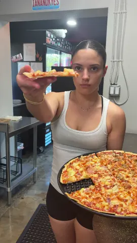 Pizza girl claims best bar pie in Florida. You can hear the crisp. Thin is in baby @Dave Portnoy @Barstool Sports #pizza #girl #fyp #food #Fitness 