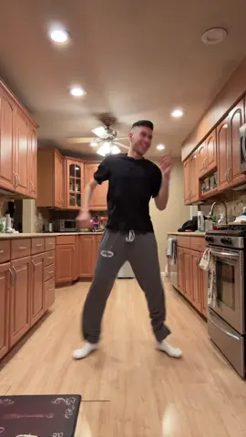 This sound never gets old 🤣🔥🔥 #dancing #dance #trend #viral #fyp 