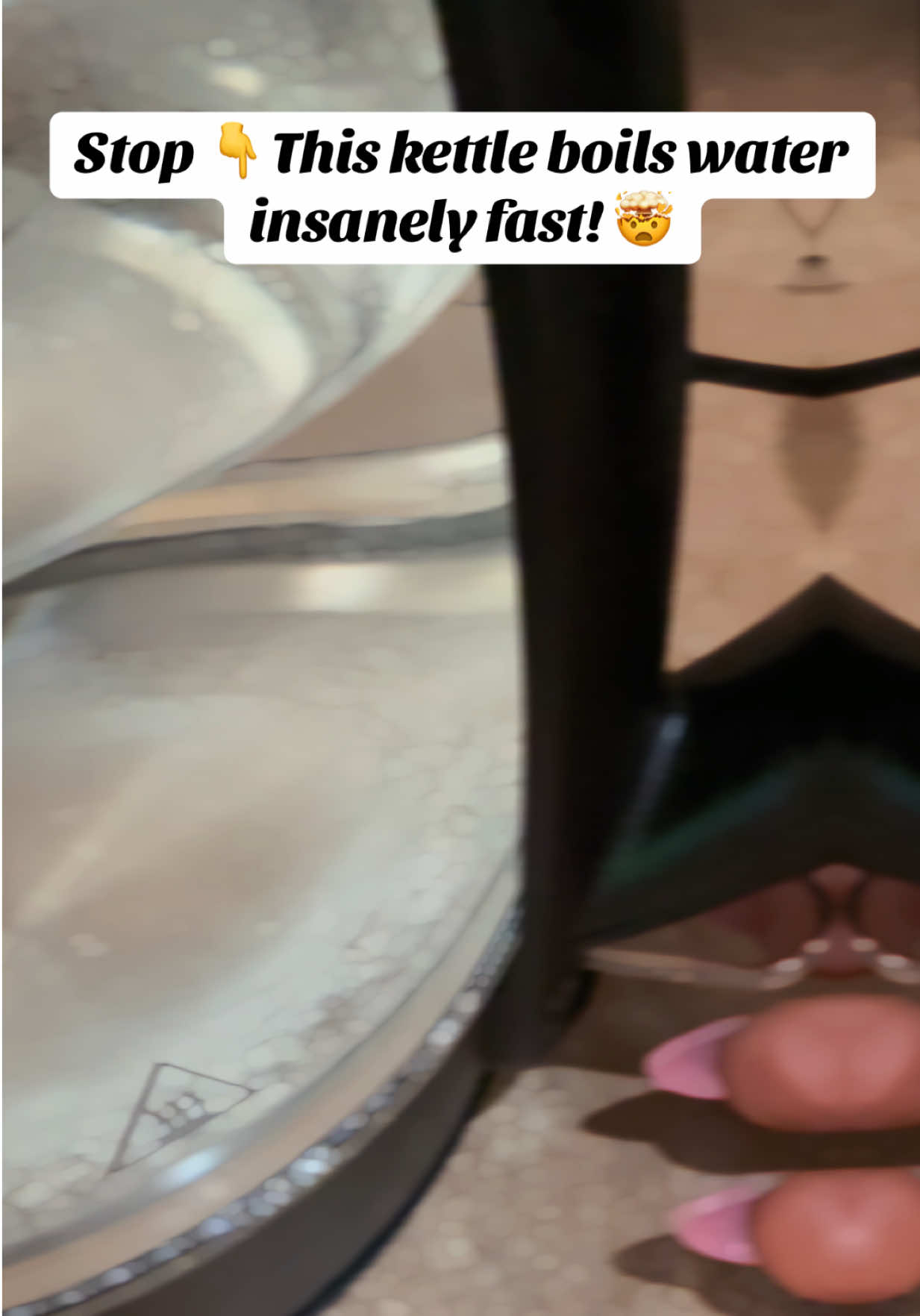 Fastest water boil EVER 😱☕ I honestly can’t believe how quick this kettle is! Perfect for coffee, tea, or ramen 🔥💨 #chefmanespressomachine #fastboilingkettle #KitchenHacks #waterboiladvisory #homeessentialsmusthave 
