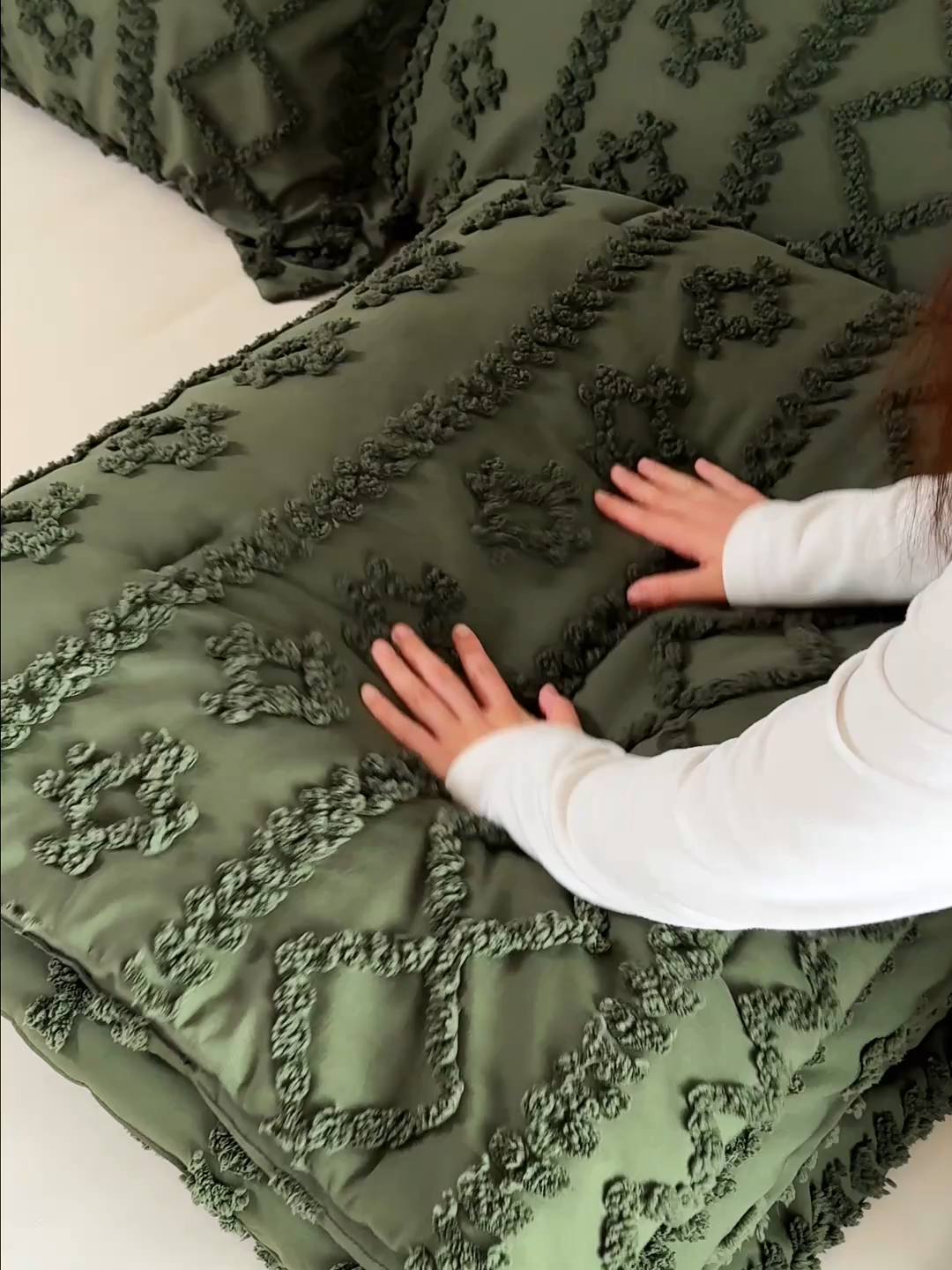 Boho comforter that makes your whole bedroom feel calmer 🌿✨ Soft texture, cozy layers, and that effortless vibe that just feels right the moment you see it 🛏️#bedsurehome #bedsure #stockup #newfave #newyearnewaura #cozyknitblanket #cozyblanket #springfashion #TikTokShopSpringGlowUp #BedsureCoolingNewArrivals