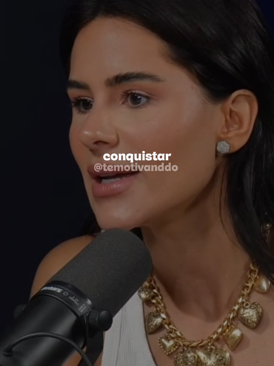 @Natalia Beauty | O nosso maior concorrente está na nossa cabeça. Não é o outro, não é o mundo lá fora, são os pensamentos que te limitam, as dúvidas que te travam e as inseguranças que te fazem recuar. É aquela voz que diz que você não vai conseguir, que não é capaz, que não é o momento. E se você não tiver consciência, começa a acreditar nisso como se fosse verdade. Enquanto você luta contra si mesma, qualquer coisa de fora parece maior. Mas quando você aprende a dominar sua mente, tudo muda. Você ganha clareza, força e passa a agir mesmo com medo. No fim, a maior vitória não é sobre vencer os outros, é sobre vencer a si mesma. Porque quando você faz isso, ninguém consegue te parar. #reflexao #motivação #clipfyleague #nataliabeauty #nataliaclipfy 