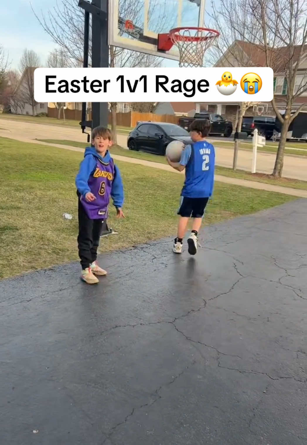 “Get off my court” 😅😭(@Ian Mullen) #basketball #easter #family #1v1 