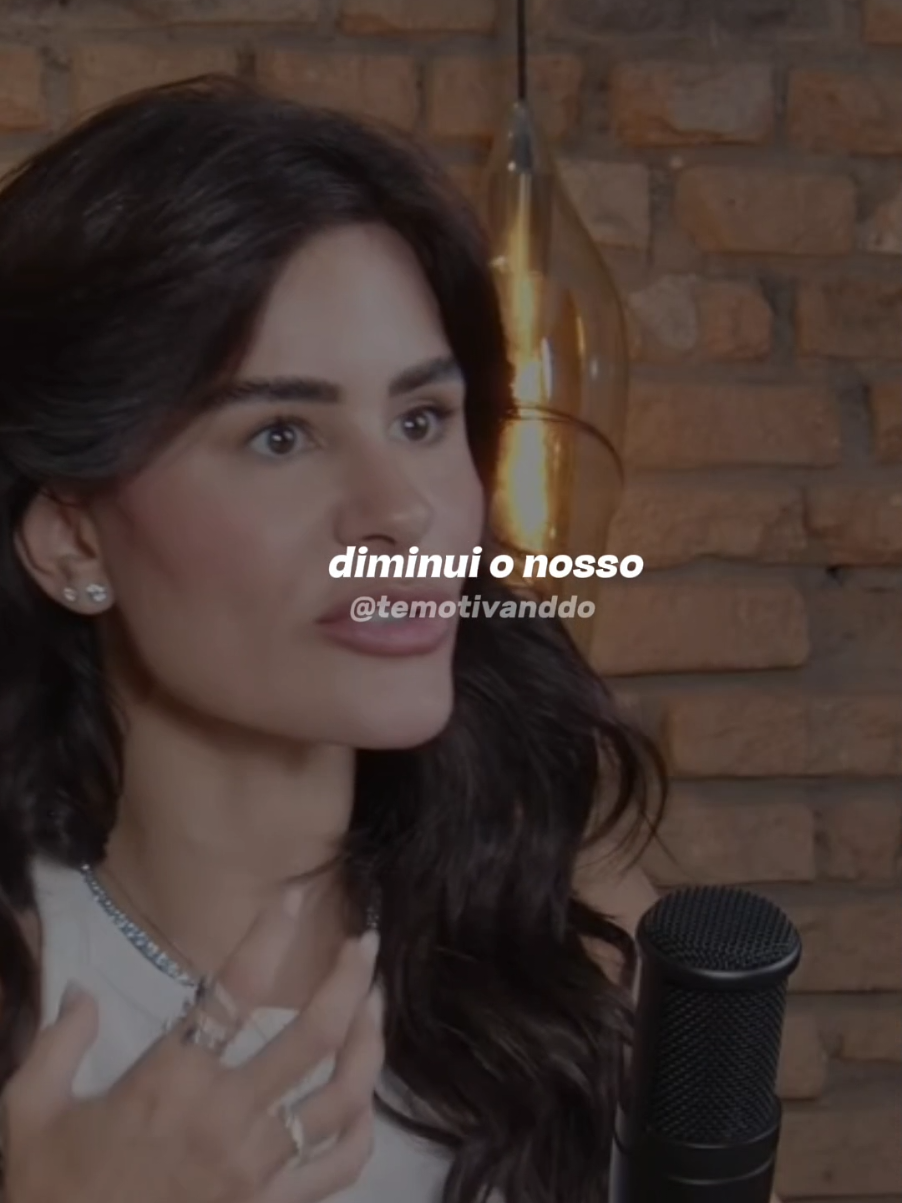 @Natalia Beauty | Infelizmente isso acontece com frequência, mas não é uma regra absoluta. Muitas vezes, quem mais julga uma mulher é outra mulher, sim — e isso pode vir de comparação, insegurança ou de padrões que a própria sociedade ensinou ao longo do tempo. Quando alguém se sente ameaçado, acaba projetando no outro. E, no caso das mulheres, muitas cresceram ouvindo críticas, cobranças e comparações, e acabam reproduzindo isso sem perceber. Mas também existe o outro lado, e ele é muito poderoso: mulheres que apoiam, que levantam, que incentivam e que vibram umas com as outras. E é esse tipo de conexão que precisa ser fortalecido. No fim, em vez de competir ou julgar, o ideal é construir. Porque quando mulheres se apoiam, todo mundo cresce ✨ #reflexao #motivação #nataliaclipfy #nataliabeauty #clipfyleague 