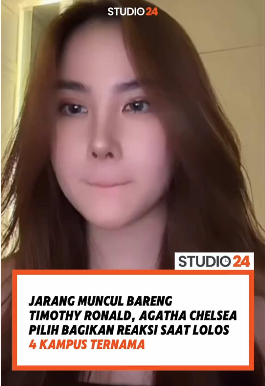 Di tengah spekulasi netizen mengenai hubungan asmaranya dengan Timothy Ronald yang dinilai mulai renggang karena jarang terlihat bersama, Agatha Chelsea justru membawa kabar membanggakan. Melalui unggahan terbarunya, penyanyi sekaligus aktris ini membagikan reaksi harunya saat dinyatakan lolos di empat universitas top dunia sekaligus untuk program coursework. Chelsea berhasil menembus seleksi ketat di Harvard University, Teachers College, NYU Steinhardt, hingga National University of Singapore (NUS) #studio24 #timothyronald #agathachelsea #timothy #harvard 
