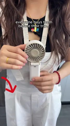If you’re dealing with menopause and sudden hot flashes, having a handheld fan like this for quick cooling is seriously helpful. #portablefan #handheld #handfan#summeressentials #Diveblues 