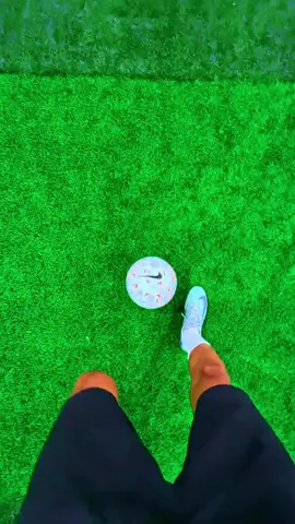 Smooth, simple, deadly nutmeg 😮‍🔥🔥 . . #football #Soccer #footballskills #reels #tutorial 