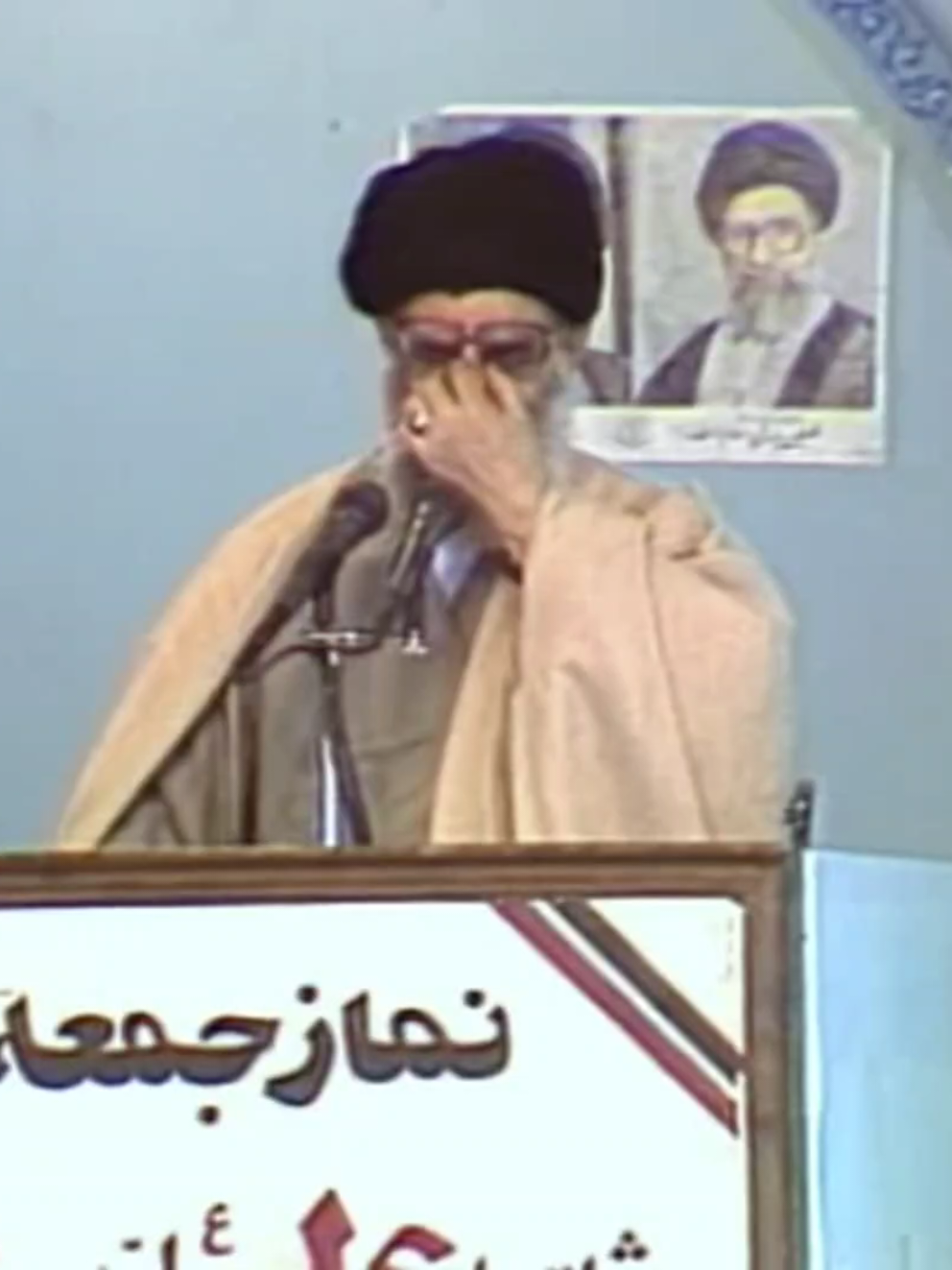 بكاء السيد الشهيد ايه الله علي خامنئي رضوان الله عليه 💔💔💔 #سيد_علي_خامنئي#إيران 