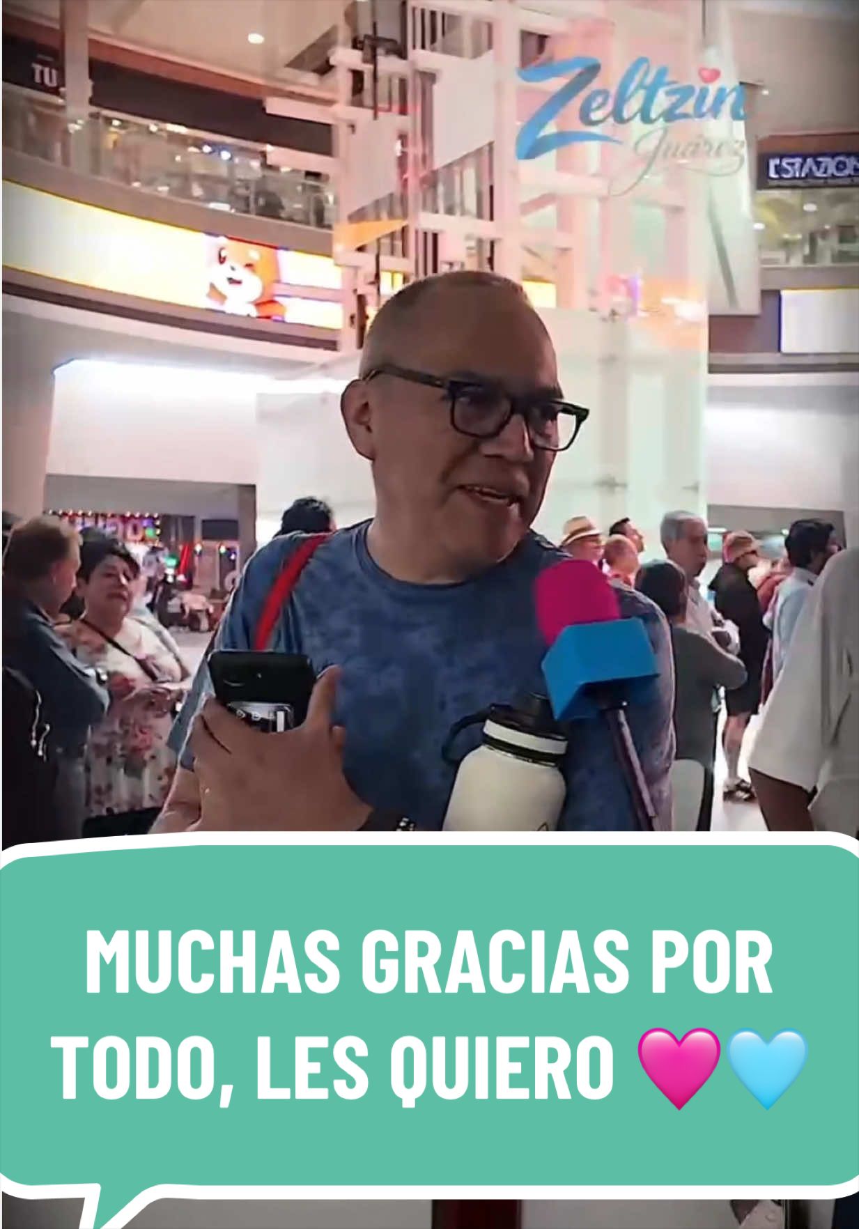 Durante todos estos años el motivo por el que sigo aquí, por lo que muchos seguimos aquí, son ustedes, MI QUERIDA AUDIENCIA, no saben lo bonito que es encontrármelos y que a la distancia me acompañen en cada etapa, profesional e incluso personal, ahora que soy mamá jeje. AQUÍ SEGUIREMOS MIENTRAS DIOS LO PERMITA 🩵🩷 LES QUIERO UN MONTÓN, QUÉ DIOS ME LOS BENDIGA SIEMPRE 🎤  🙏🏻 • • • #reportera #youtube #periodismo #zeltzinjuárez #benditasredessociales 