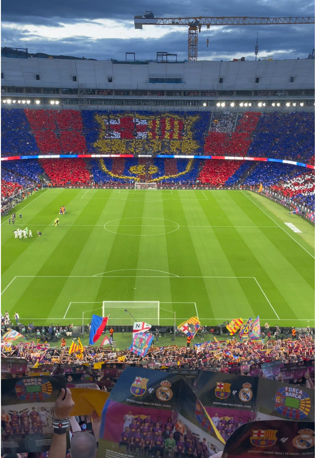 ⚽️🔥 人生で一番熱い90分。 これが “El Clásico” スタジアムの熱狂、歓声、鳥肌 全部が別格だった。 一生忘れない夜。 📍 El Clásico 📍 Spotify Camp Nou #ElClasico #FCBarcelona #クラシコ #バルセロナ #CampNou     