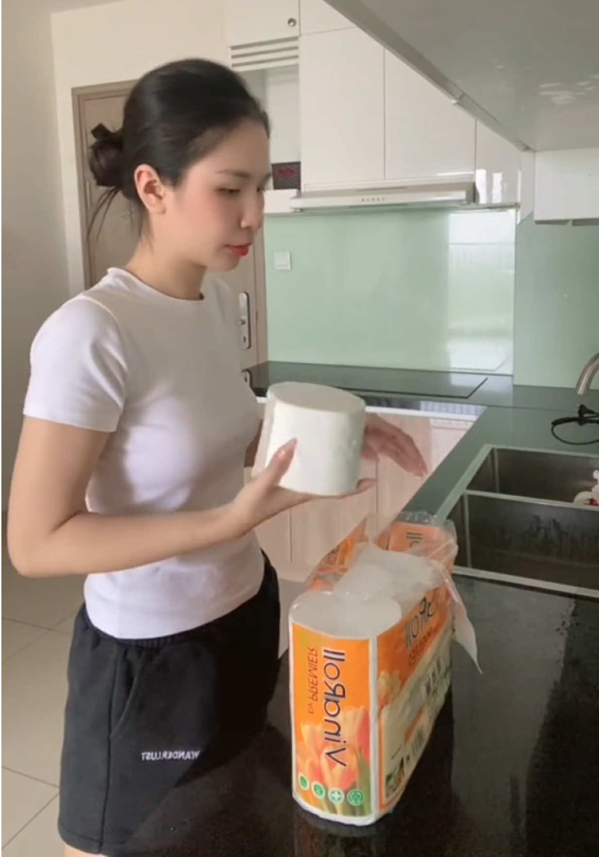 Nhà tui chỉ sài dòng khăn giấy này thôi đó mấy bà #VinaRoll #VinaTissue #ChamSocTronVenTungKhoanhKhacGiaDinh #Dienmaomoi #VinaByPREMIER 