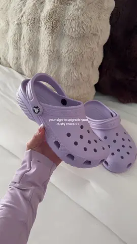 lavender @Crocs >>(7 in women and I wear a 5 in kids) #crocs #crocsclogs #tiktokshopcreatorpicks #clogs #musthave 