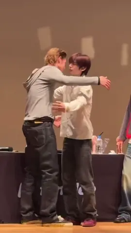 cách triệu hồi bạn tin cà chuaaa 🍅#marhoon #juhoon #martin #hug 