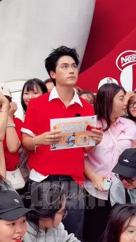 Đông đảo fan cùng Võ Điền Gia Huy check in bé BESO Nghỉ xả hơi xơi KitKat tại Thiso Mall Sala  #KitKat #NghiXaHoi #XoiKitKat #BàiđăngđượctàitrợbởiNestléViệtNam #KitKatvnbychumchum