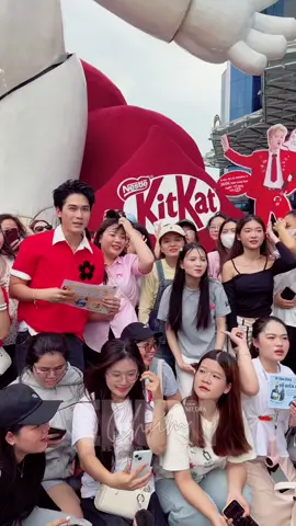 Đông đảo fan cùng Võ Điền Gia Huy check in bé BESO Nghỉ xả hơi xơi KitKat tại Thiso Mall Sala  #KitKat #NghiXaHoi #XoiKitKat #BàiđăngđượctàitrợbởiNestléViệtNam #KitKatvnbychumchum