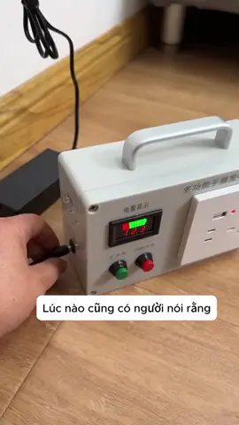 Máy Phát Điện Quay Tay 220V – Mất Điện Vẫn Sạc Được Điện Thoại, Xem TV Cực Tiện
