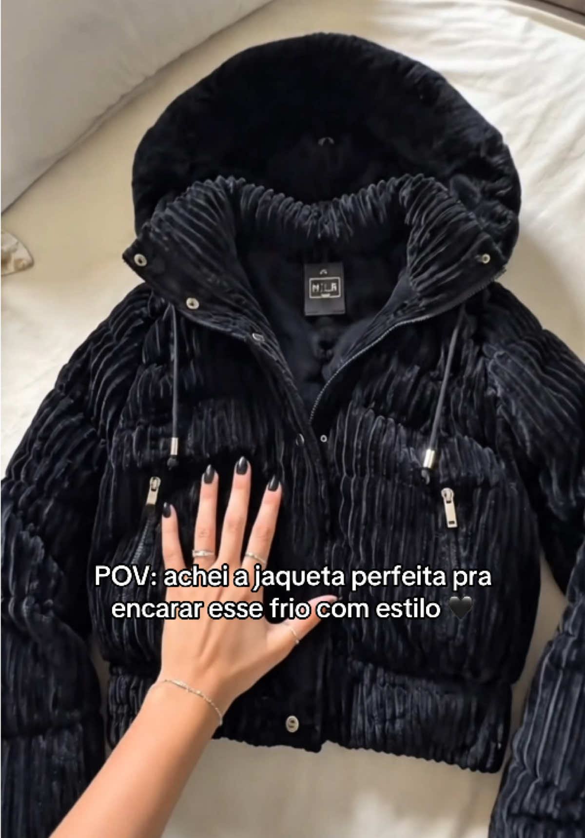 Jaqueta Puffer Cotelê Feminina Bolso Cargo com Detalhes em Pompons! ✨🖤#tiktokshop66 #jaquetafeminina #jaqueta #66 #inverno 