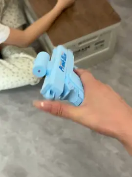 Súng đồ chơi phun nước mini chiến thuật, có sẵn hàng, giao hàng nhanh, súng phun nước hai mặt sáng tạo, đồ chơi phun nước mini chiến thuật, Súng của He Chenguang