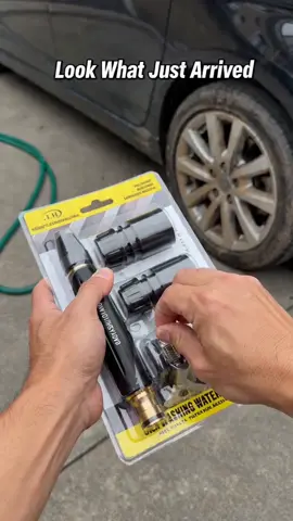 POV: Your car wash just got a GAME-CHANGER 🔥 This water gun set cleans wheels in SECONDS! 🚗💦 #CarWashHacks #TikTokMadeMeBuyIt #GardenEssentials #WaterGunSet