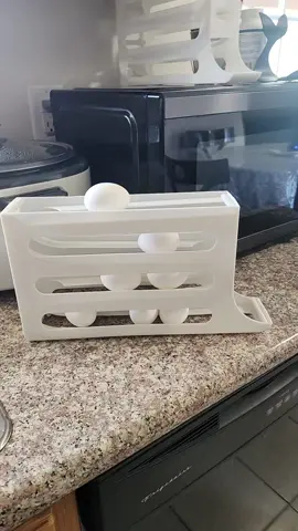 Automatic egg dispenser #dispenser #egg #dispensador #KitchenHacks #kitchengadgets 
