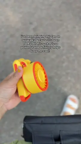 and I can unfold it and turn it on with 1 hand! 🤌🏼 #fan #portablefan #fans #recharablefans #Summer 