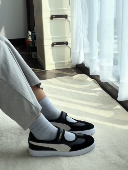 Phối màu đen cơ bản nhưng thu hút #puma #sneakers #giaythethao #giaynu