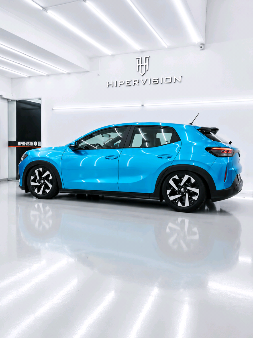 Envelopamento total de azul metálico nesse Tera. se liga como ficou muito louco. 💎 #hipervisionenvelopamento #ppf #Envelopamento #volkswagentera 