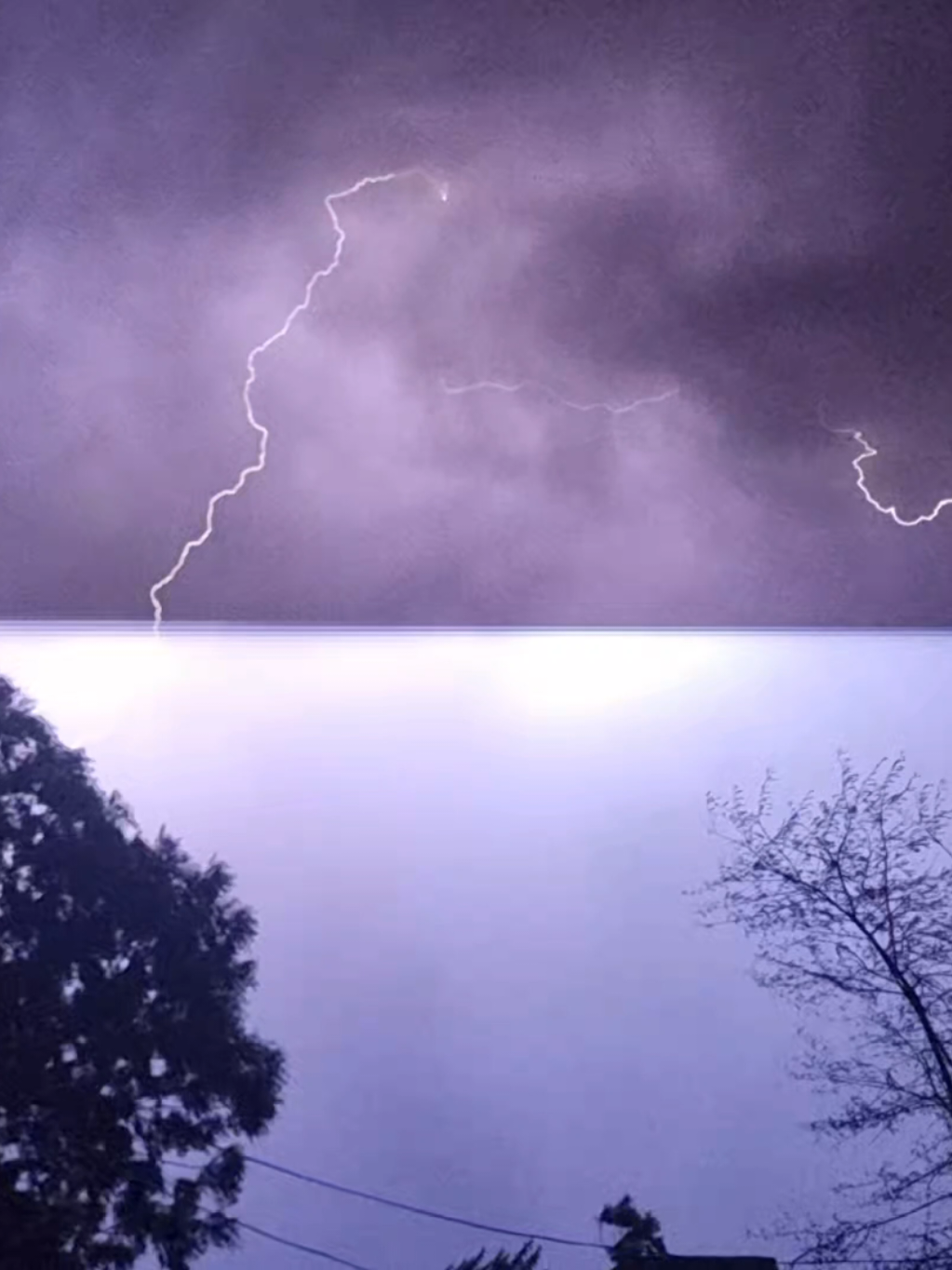 Deewana + Lightning 🫠 . . . . . Follow @sherrysthetics . . . . . Like,Share & Repost . . . . . #naturephotography #lightning #deewanadeewana #unfrezzmyaccount #viral 