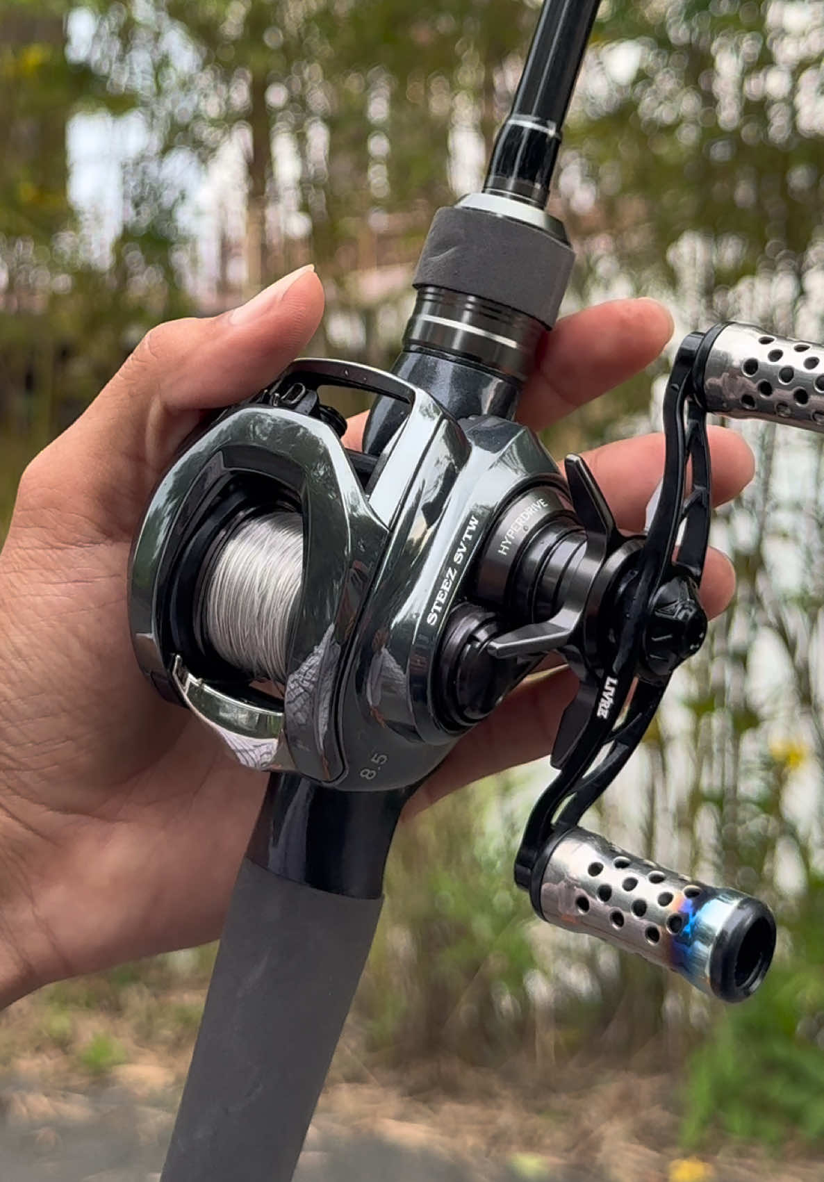 Cần câu lure giá rẻ Jifeng đến từ hãng đồ câu nội địa Yumingbu. Đây là cần câu lure carbon hai khúc lanh lẹ, chuyên dùng câu lure các loại cá săn mồi như lóc, chẽm, ngựa nam. Long Hải Sơn giới thiệu cần lure Jifeng của Yumingbu, cần câu lure giá rẻ carbon hai khúc #cancaulure #canluregiare #canjifeng #cancauhaikhuc #caulure 