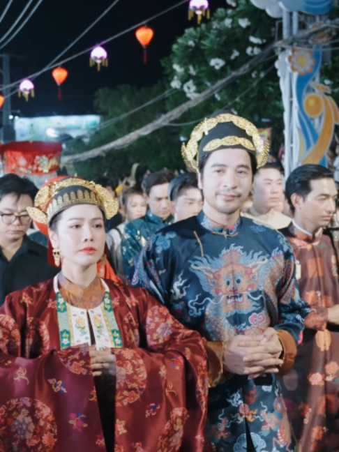 Ca sĩ Nhật Kim Anh thành kính dâng áo mão lên Bà Chúa Xứ trong nghi lễ Tắm tượng Bà Chúa Xứ núi Sam Châu Đốc An Giang, Nhà thiết kế áo mão @yaomaolamlam #diadiemvanhoa #learnontiktok #bongngomario #mieubachuaxunuisam