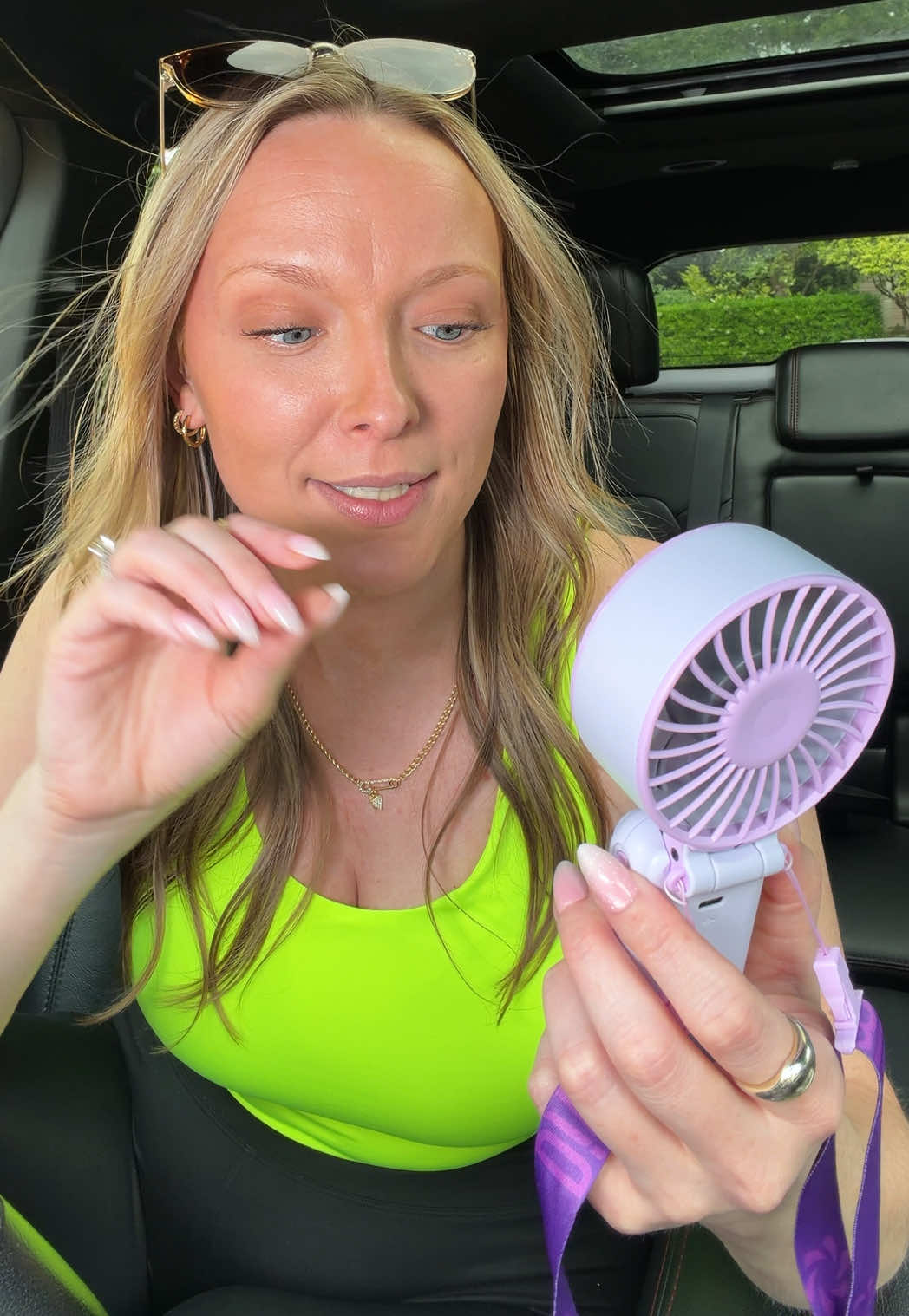 If it’s warm out, a portable fan is a must for me 👌🏻 #portablefan #hotflashes #beattheheat #summeressentials #fan 