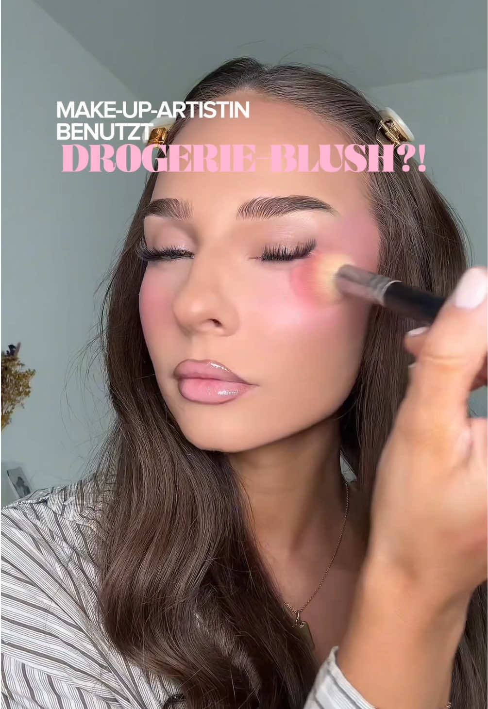 Anzeige Ich war *shook*, als ich gesehen habe, welchen Blush die Make-up-Artistin benutzt hat 👁️👄👁️ Findet ihr, gute Produkte müssen teuer sein? @nyxcosmetics de  #nyxcosmeticsgermany⁠  ⁠#buttermelt⁠ ⁠#buttermeltblush⁠ ⁠#drogeriemakeup⁠ #drogerie