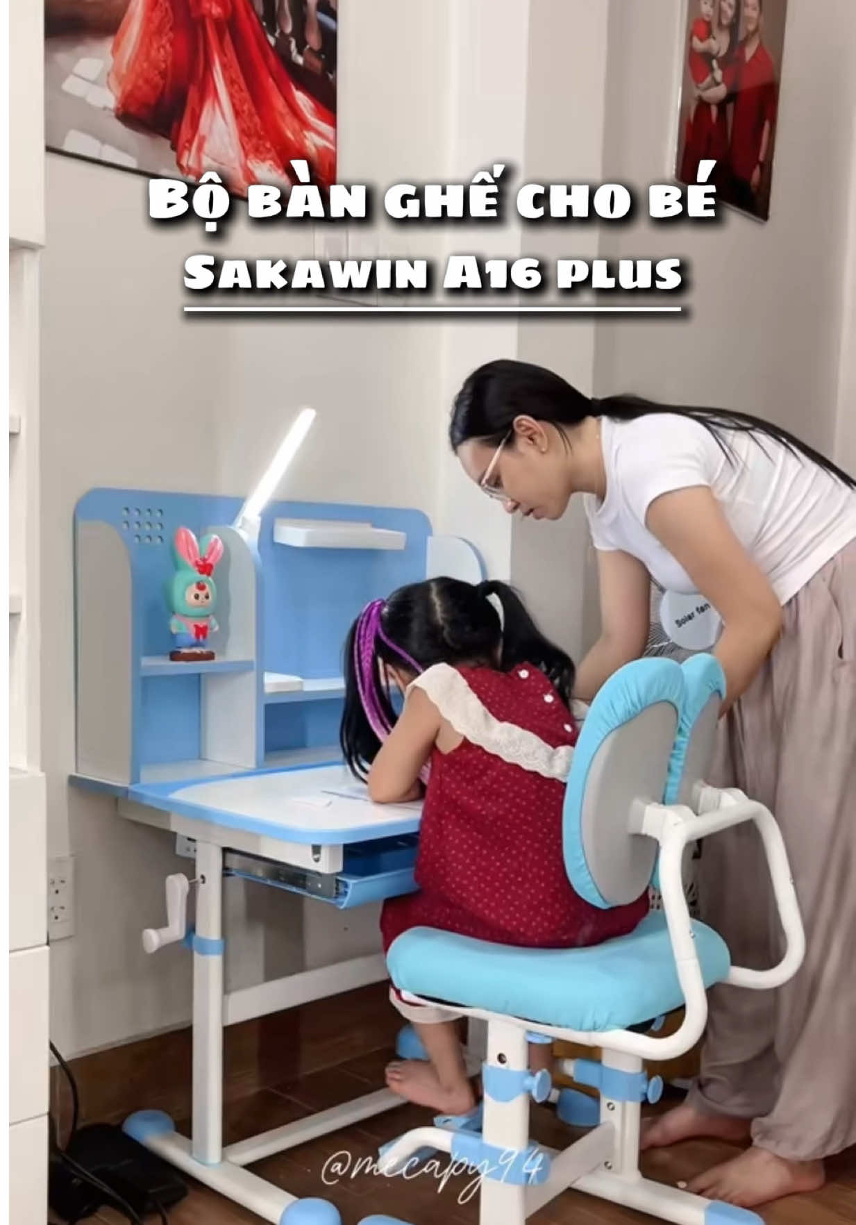 Con chuẩn bị vào tiểu học các mẹ nên mua bàn học cho con bây giờ là vừa rồi nha  #mecapy94 #banhocchobe #banhoca16plus #bobanghesakawin